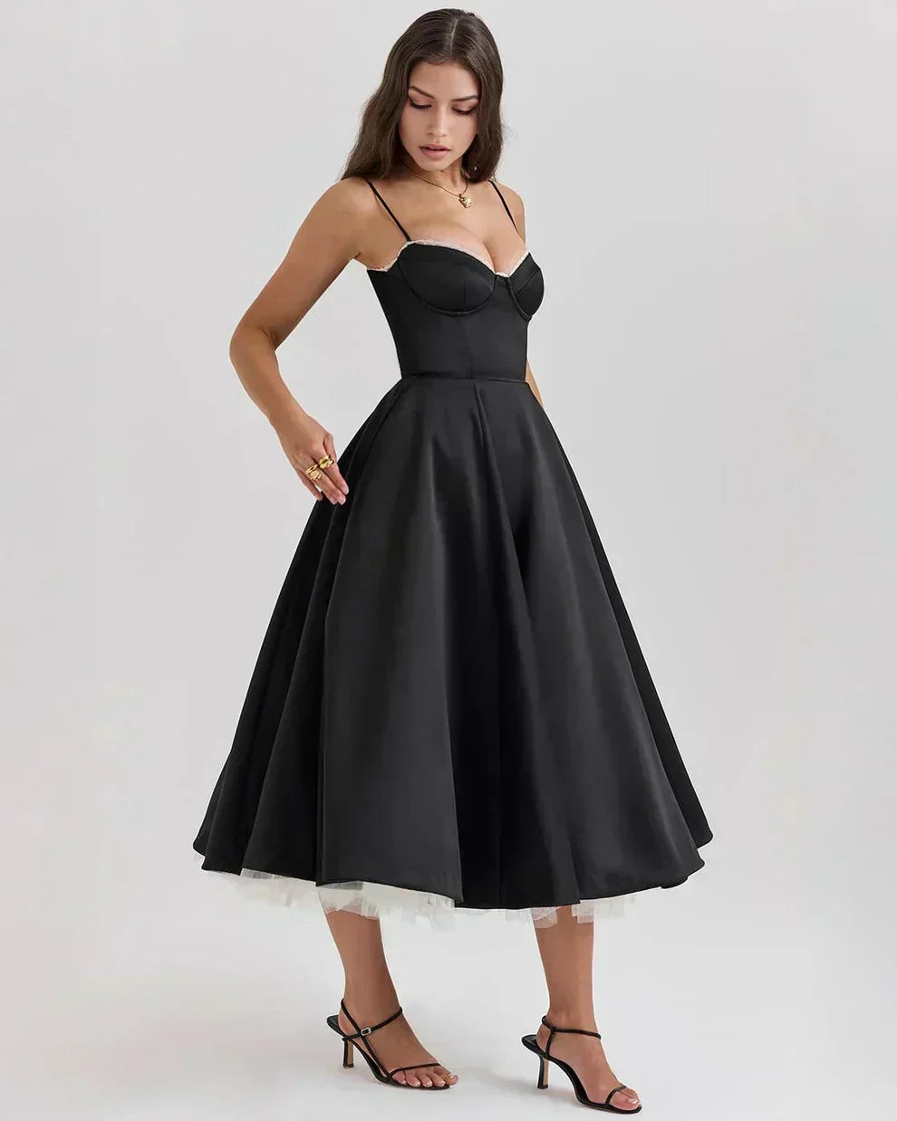 Ausgestelltes Abendkleid