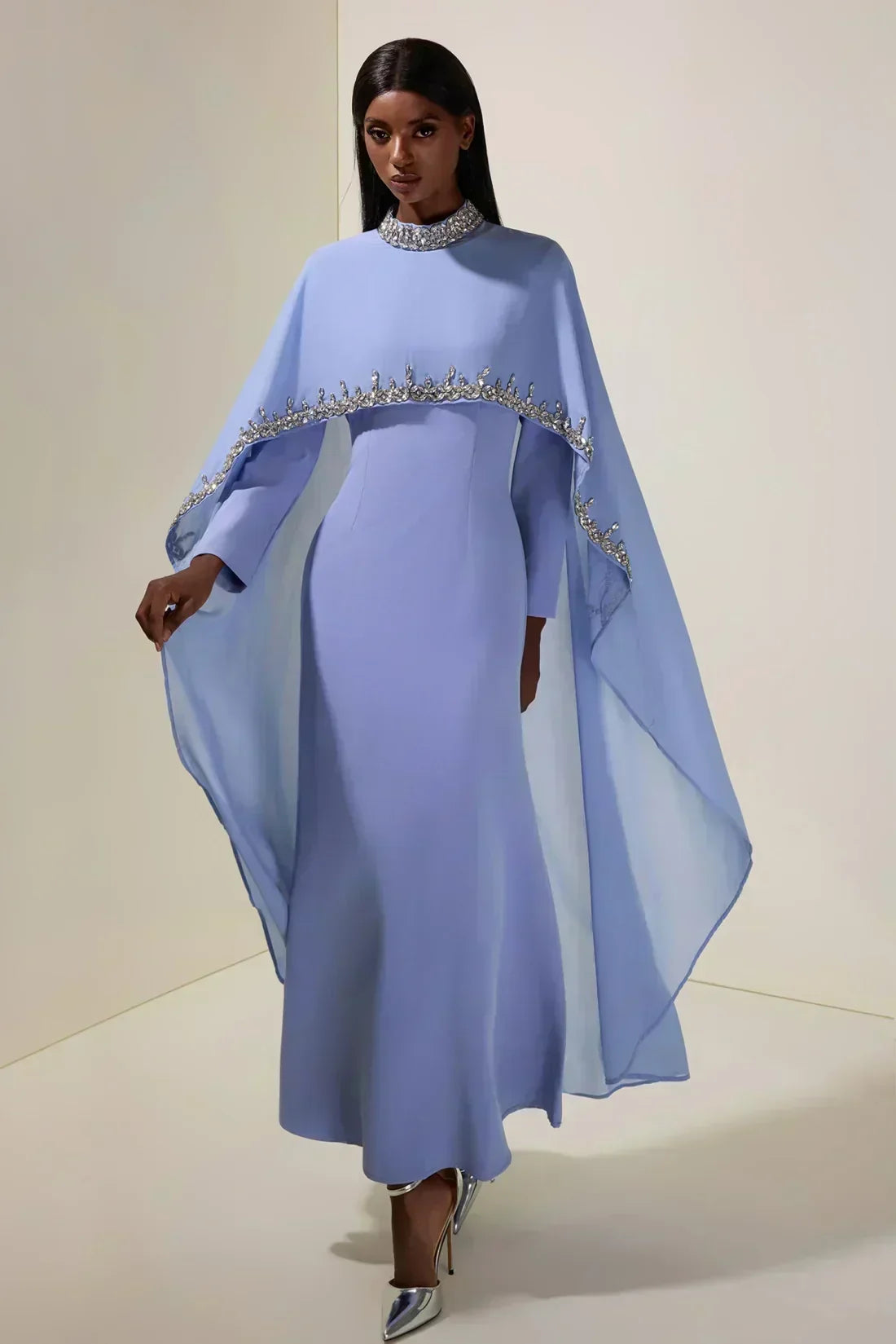 Elegante Abaya aus Satin mit Verzierung