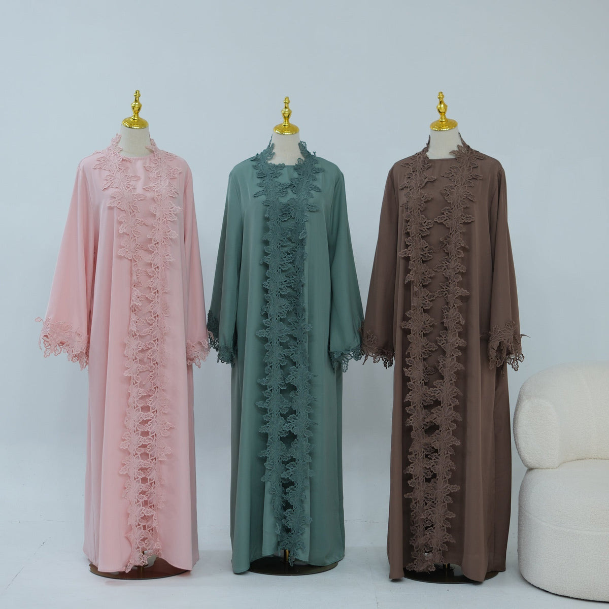 Kimono mit Spitzebesatz